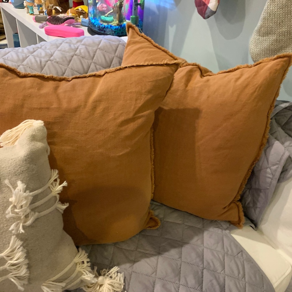 Accent fashion pillows